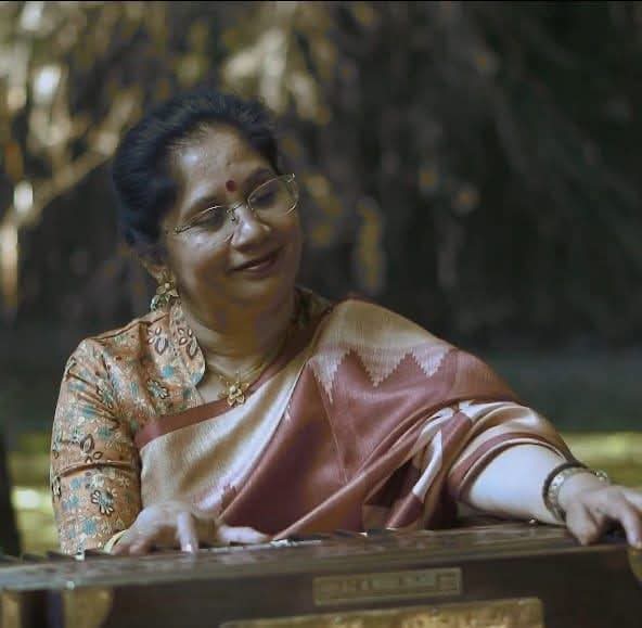 Anjana Saxena at the harmonium